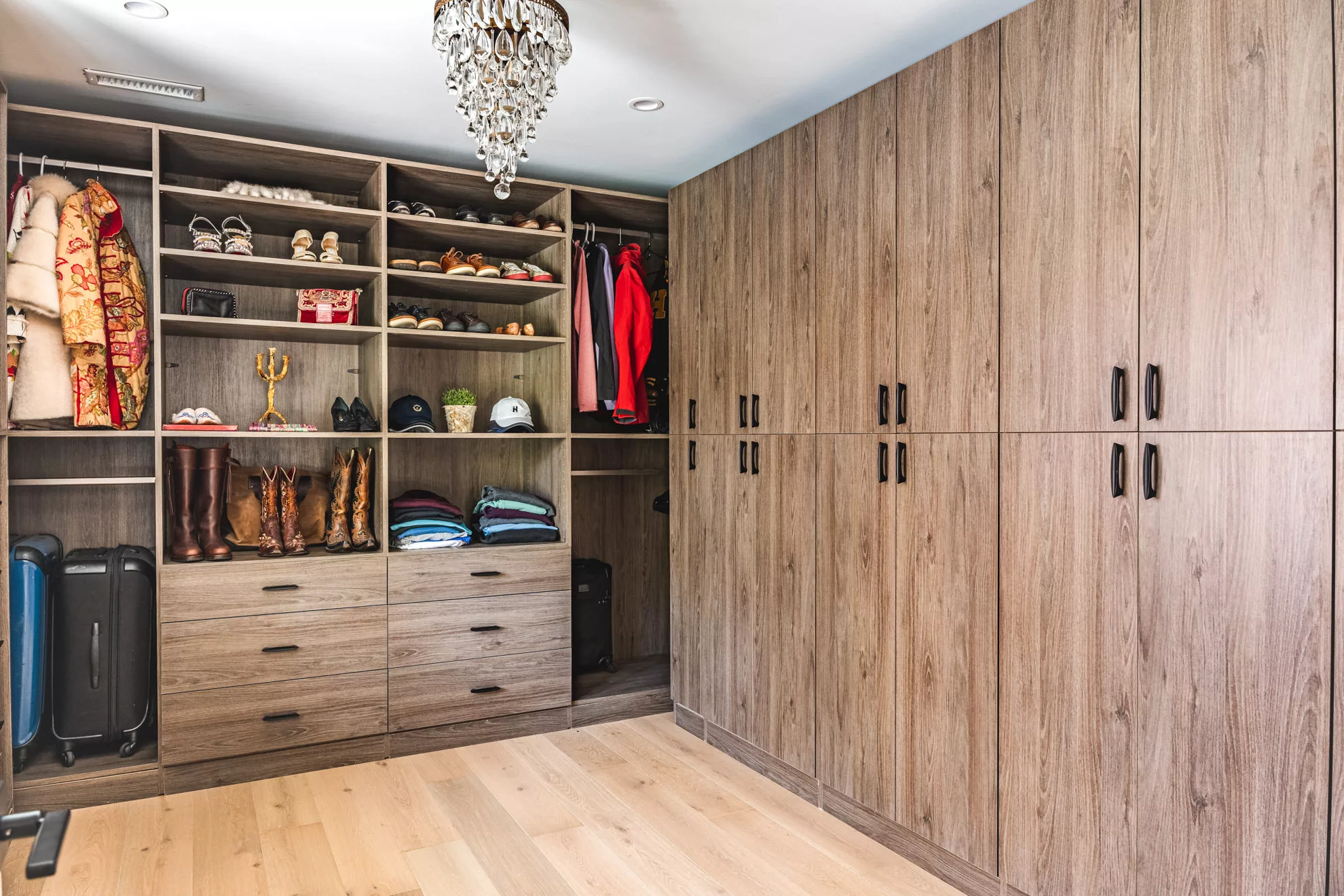 Walk In Closet Layout Ideas